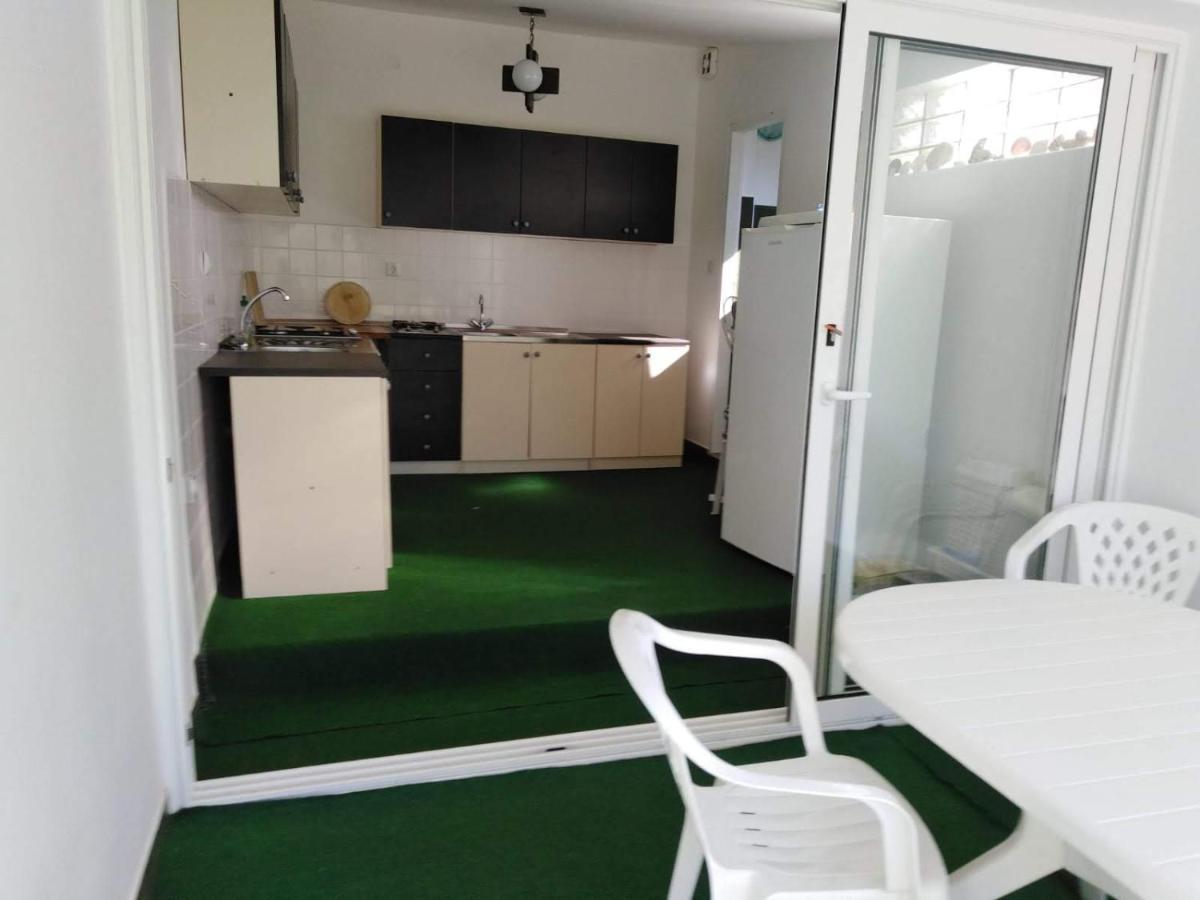 Apartments Free Parking Big Garden Перой Экстерьер фото