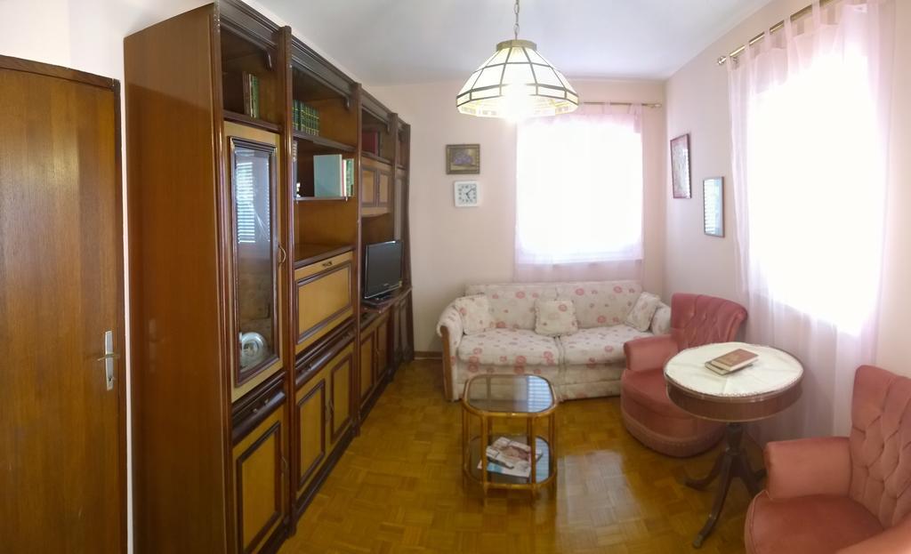 Apartments Free Parking Big Garden Перой Номер фото