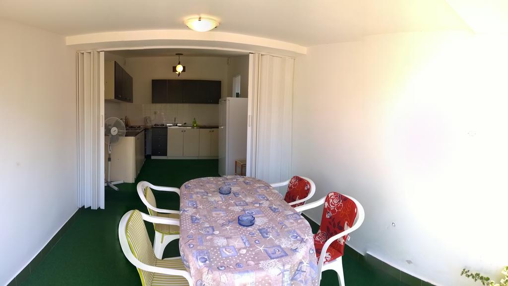 Apartments Free Parking Big Garden Перой Экстерьер фото